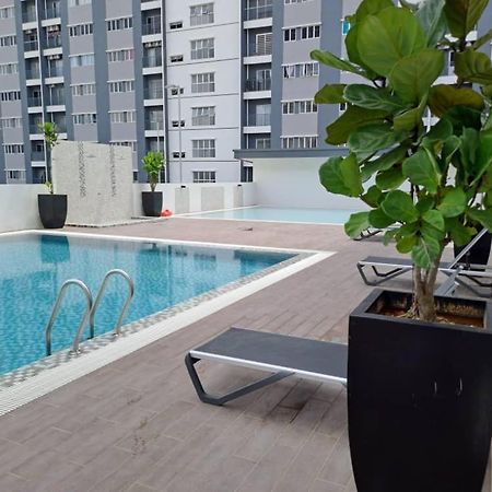 Impiana Homestay Near Putrajaya, Cyberjaya, Musliem Only,Wifi,Netflix Кампунг Денгкил Екстериор снимка