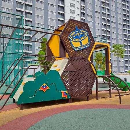 Impiana Homestay Near Putrajaya, Cyberjaya, Musliem Only,Wifi,Netflix Кампунг Денгкил Екстериор снимка