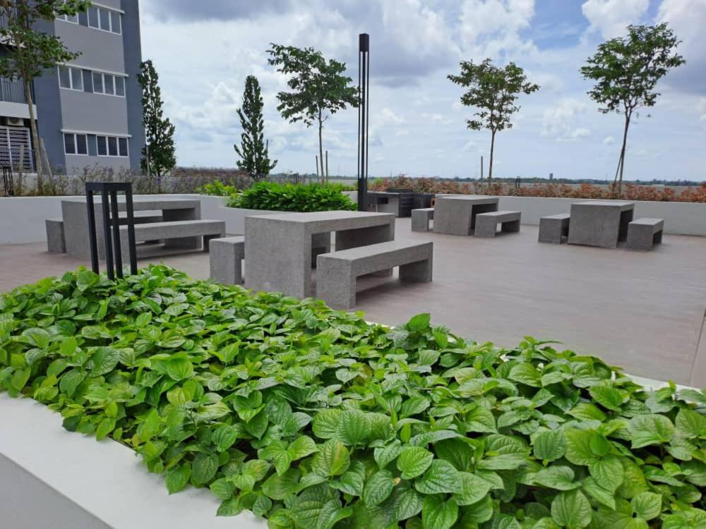 Impiana Homestay Near Putrajaya, Cyberjaya, Musliem Only,Wifi,Netflix Кампунг Денгкил Екстериор снимка