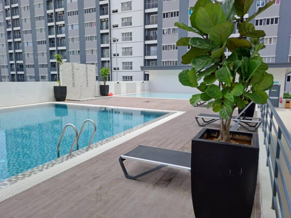 Impiana Homestay Near Putrajaya, Cyberjaya, Musliem Only,Wifi,Netflix Кампунг Денгкил Екстериор снимка