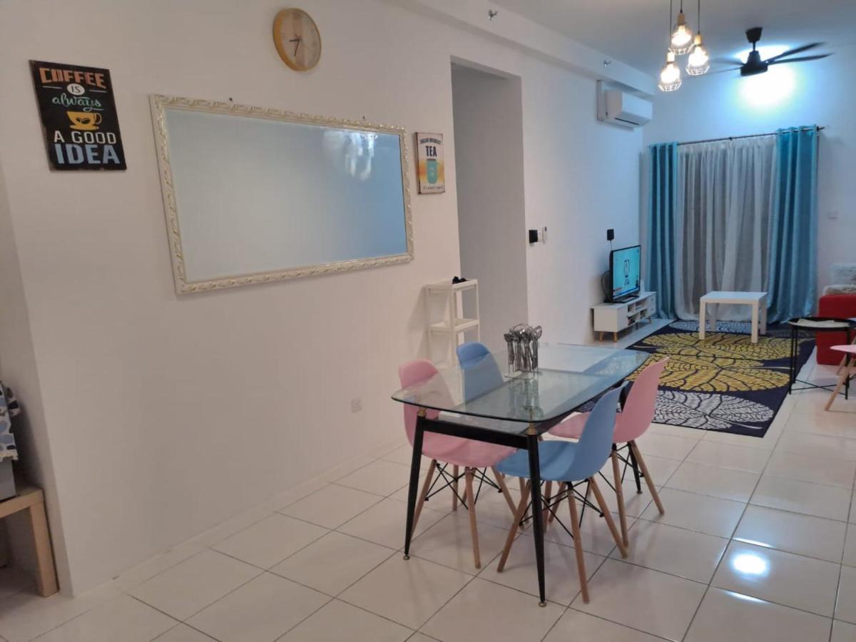 Impiana Homestay Near Putrajaya, Cyberjaya, Musliem Only,Wifi,Netflix Кампунг Денгкил Екстериор снимка