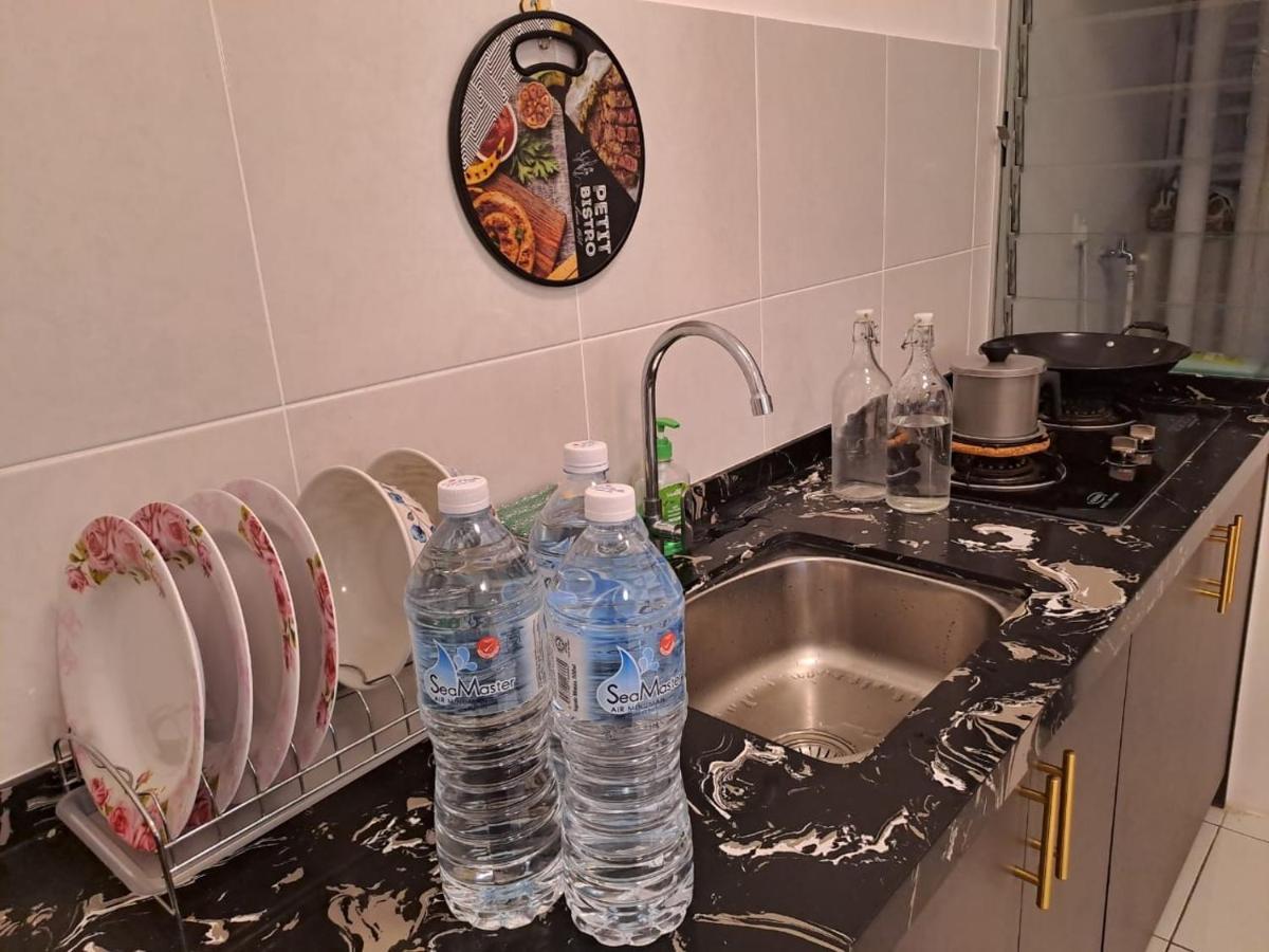 Impiana Homestay Near Putrajaya, Cyberjaya, Musliem Only,Wifi,Netflix Кампунг Денгкил Екстериор снимка