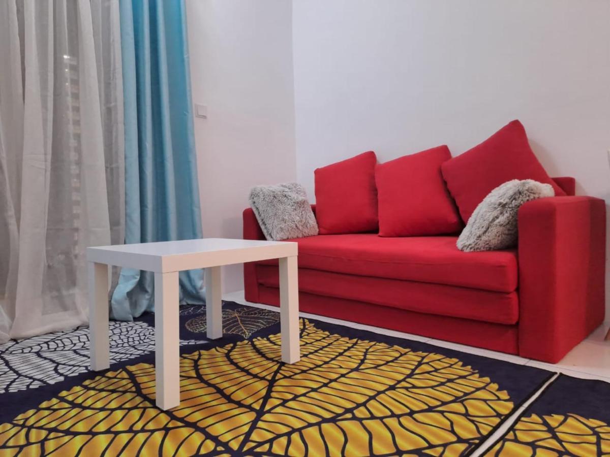 Impiana Homestay Near Putrajaya, Cyberjaya, Musliem Only,Wifi,Netflix Кампунг Денгкил Екстериор снимка