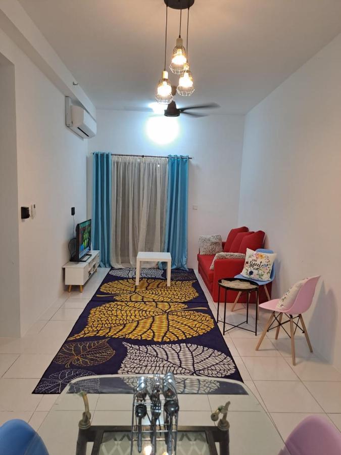 Impiana Homestay Near Putrajaya, Cyberjaya, Musliem Only,Wifi,Netflix Кампунг Денгкил Екстериор снимка