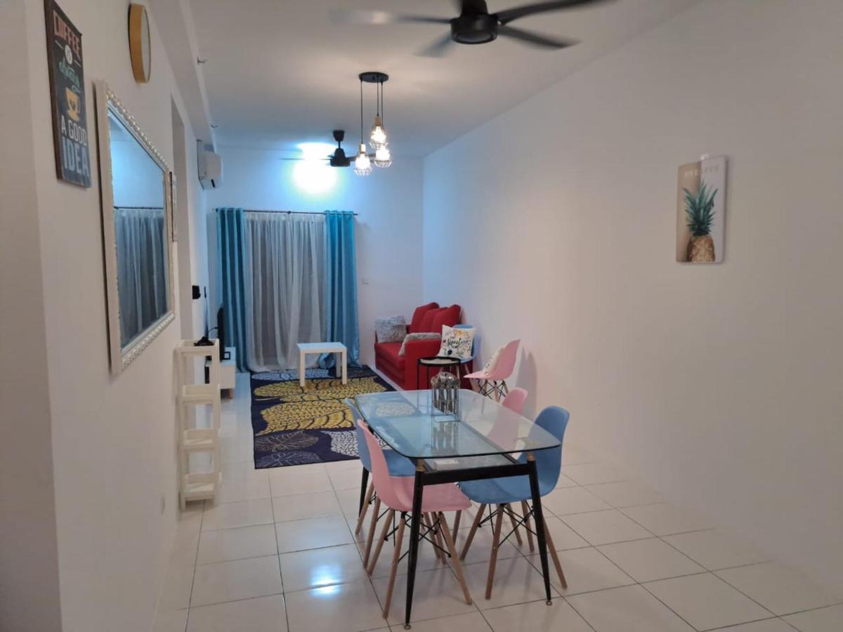 Impiana Homestay Near Putrajaya, Cyberjaya, Musliem Only,Wifi,Netflix Кампунг Денгкил Екстериор снимка