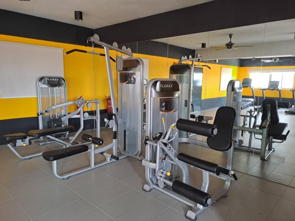 Impiana Homestay Near Putrajaya, Cyberjaya, Musliem Only,Wifi,Netflix Кампунг Денгкил Екстериор снимка