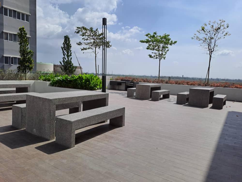 Impiana Homestay Near Putrajaya, Cyberjaya, Musliem Only,Wifi,Netflix Кампунг Денгкил Екстериор снимка