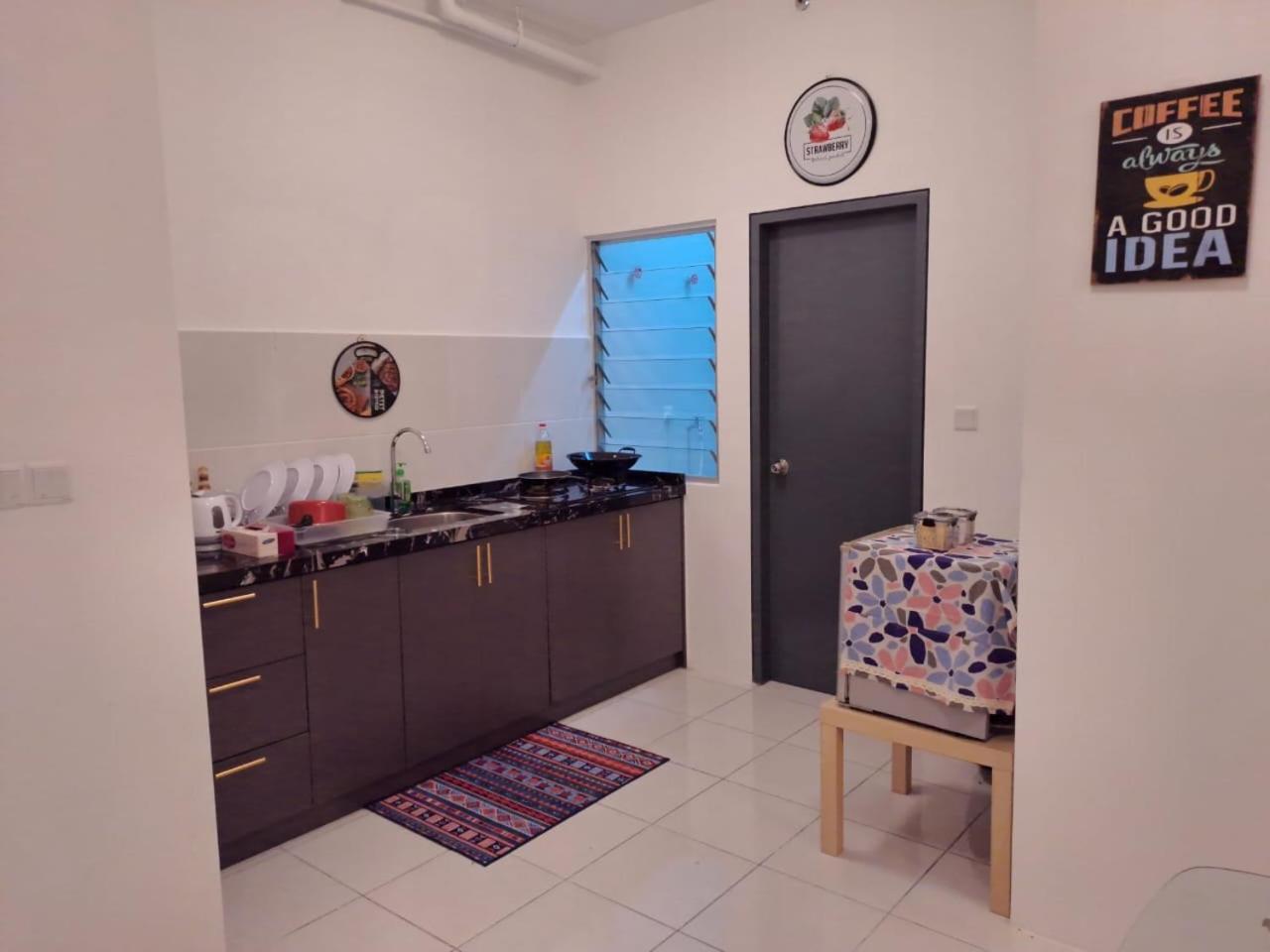 Impiana Homestay Near Putrajaya, Cyberjaya, Musliem Only,Wifi,Netflix Кампунг Денгкил Екстериор снимка