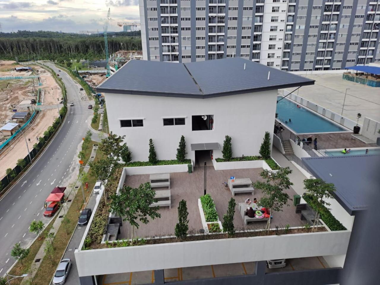 Impiana Homestay Near Putrajaya, Cyberjaya, Musliem Only,Wifi,Netflix Кампунг Денгкил Екстериор снимка