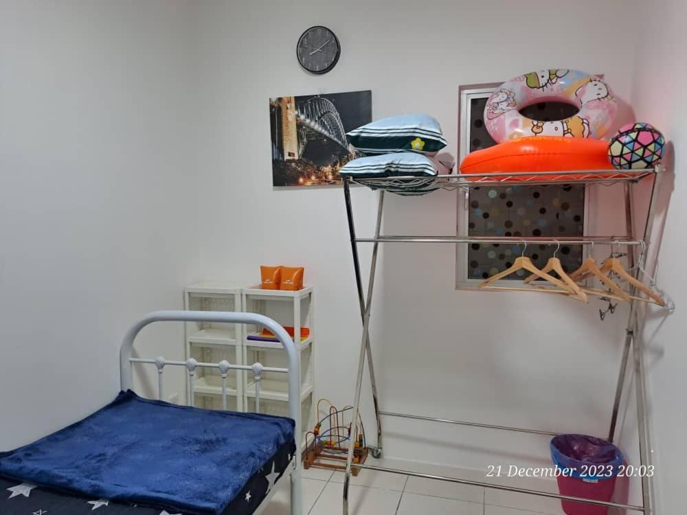 Impiana Homestay Near Putrajaya, Cyberjaya, Musliem Only,Wifi,Netflix Кампунг Денгкил Екстериор снимка
