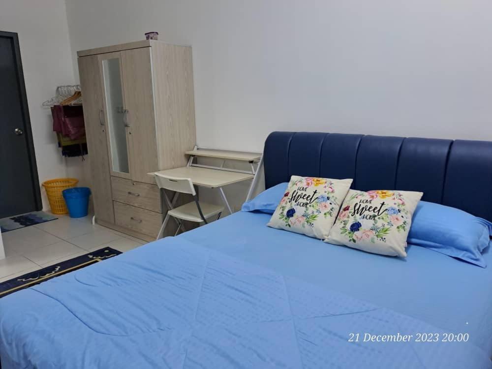 Impiana Homestay Near Putrajaya, Cyberjaya, Musliem Only,Wifi,Netflix Кампунг Денгкил Екстериор снимка