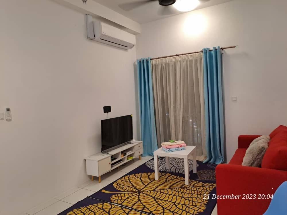 Impiana Homestay Near Putrajaya, Cyberjaya, Musliem Only,Wifi,Netflix Кампунг Денгкил Екстериор снимка