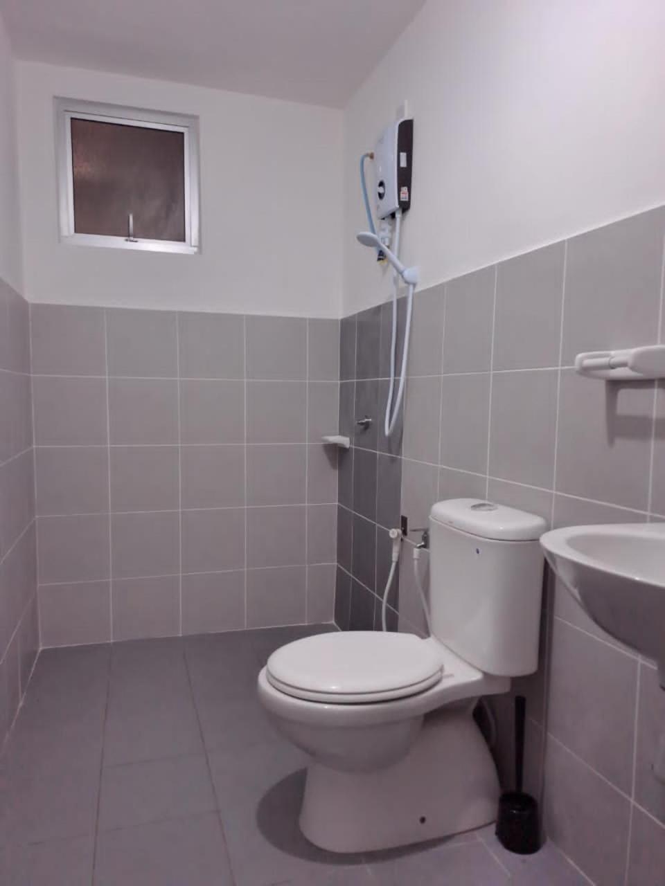 Impiana Homestay Near Putrajaya, Cyberjaya, Musliem Only,Wifi,Netflix Кампунг Денгкил Екстериор снимка